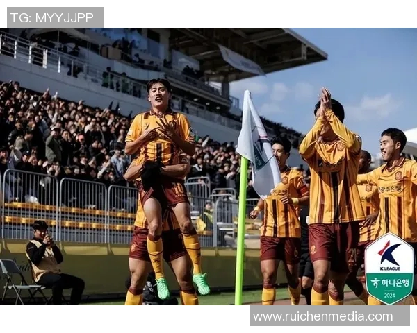 FC首尔与FC光州激战正酣谁将笑到最后争夺胜利荣耀